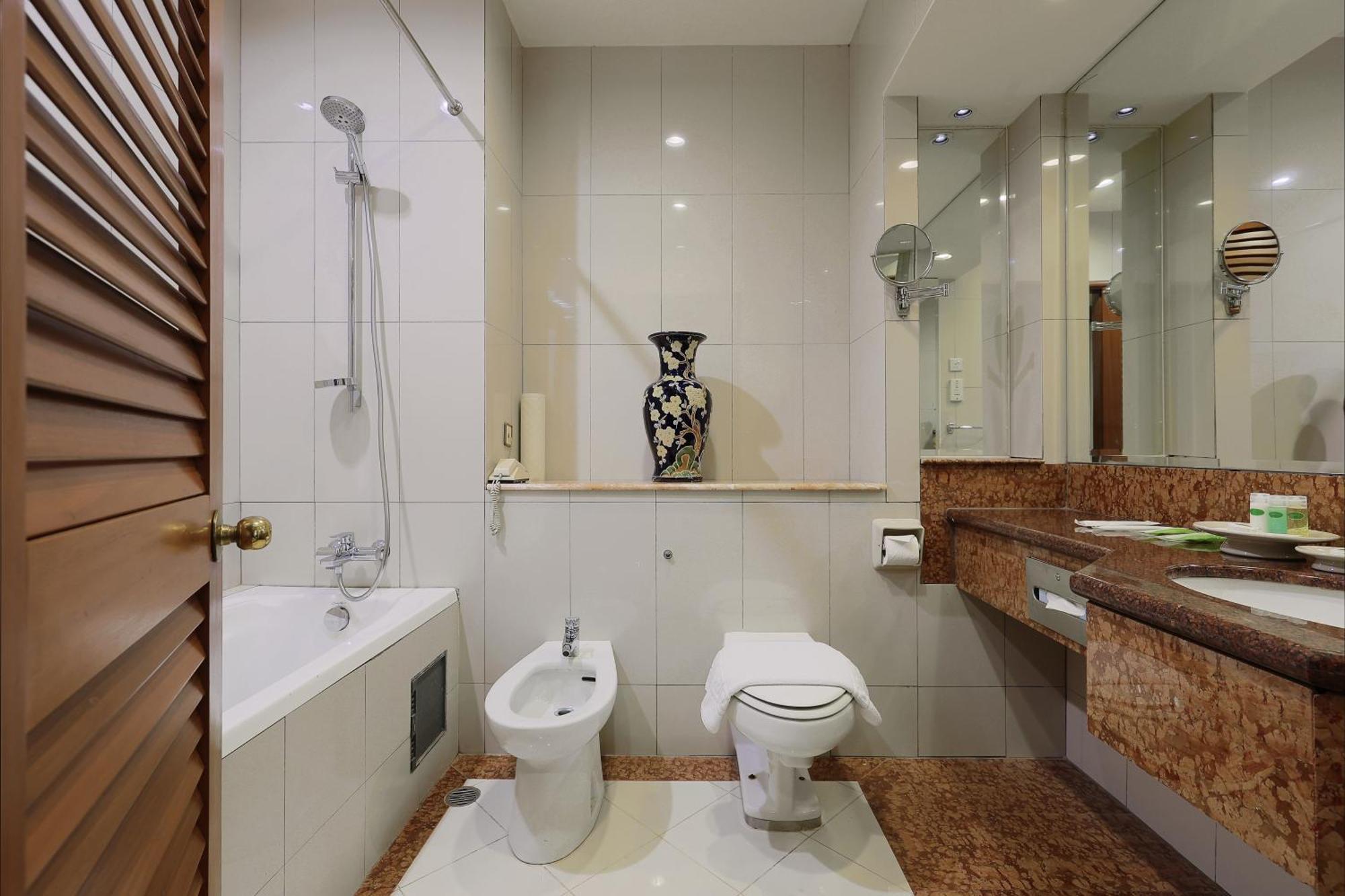 The Jesselton Hotel 3*